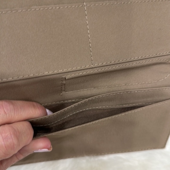 Liz Claiborne Tan and Blue wallet with Elegant Design - Picture 8 of 12